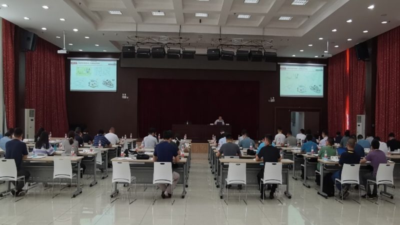 成人技能培训的收费标准通常由以下几个部分构成：