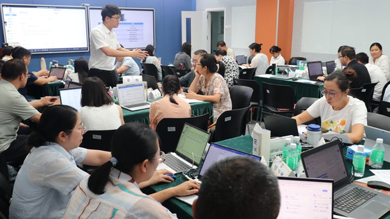 企业内训：定制化培训，针对性强
